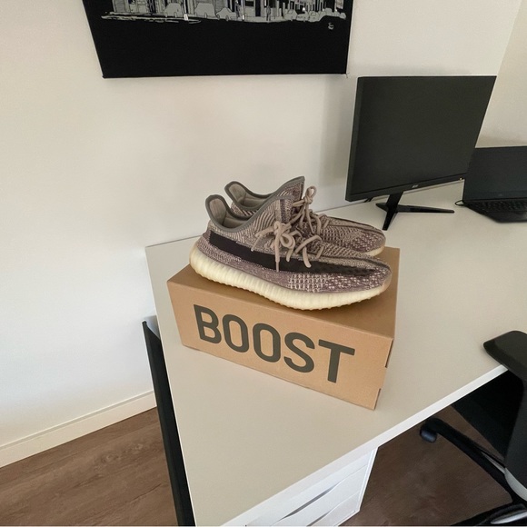 yeezy zyon size 10.5 with goat authentication